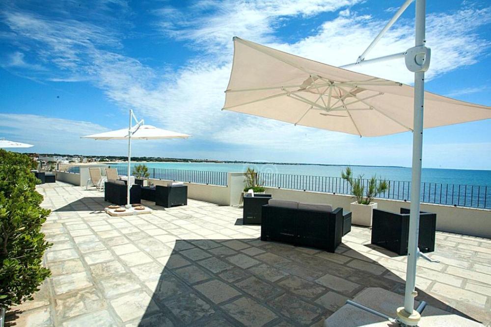 Hotel La Spiaggia Torre Lapillo Esterno foto