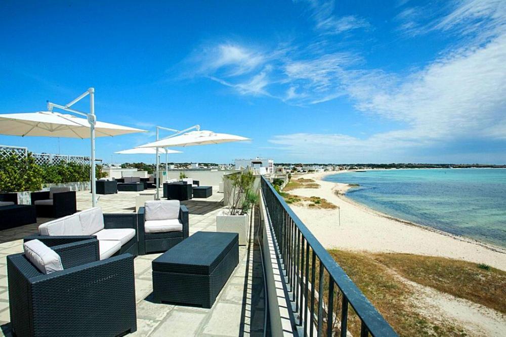Hotel La Spiaggia Torre Lapillo Esterno foto