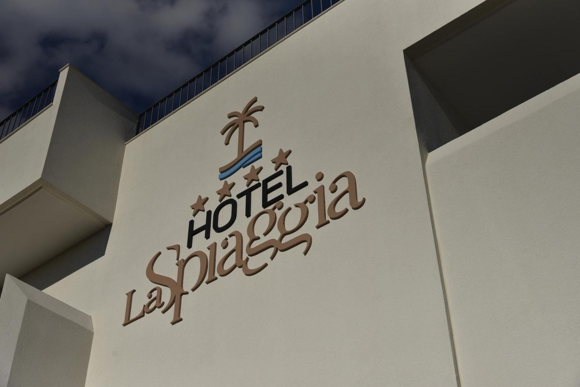Hotel La Spiaggia Torre Lapillo Esterno foto